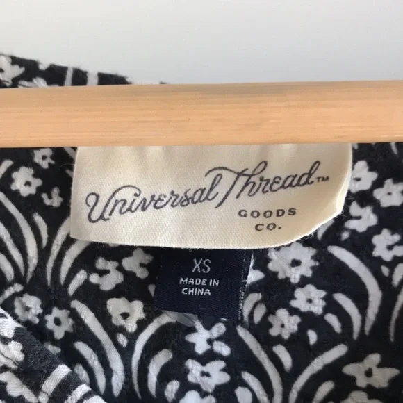 Universal Thread Shirt size xs - Picture 2 of 3